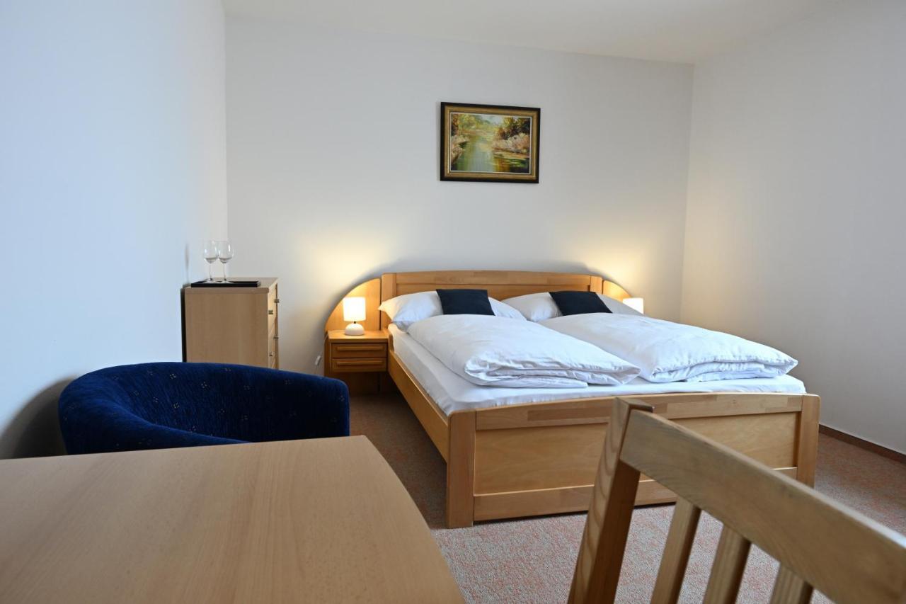 Hotel Euforia Nova Lesna Ngoại thất bức ảnh