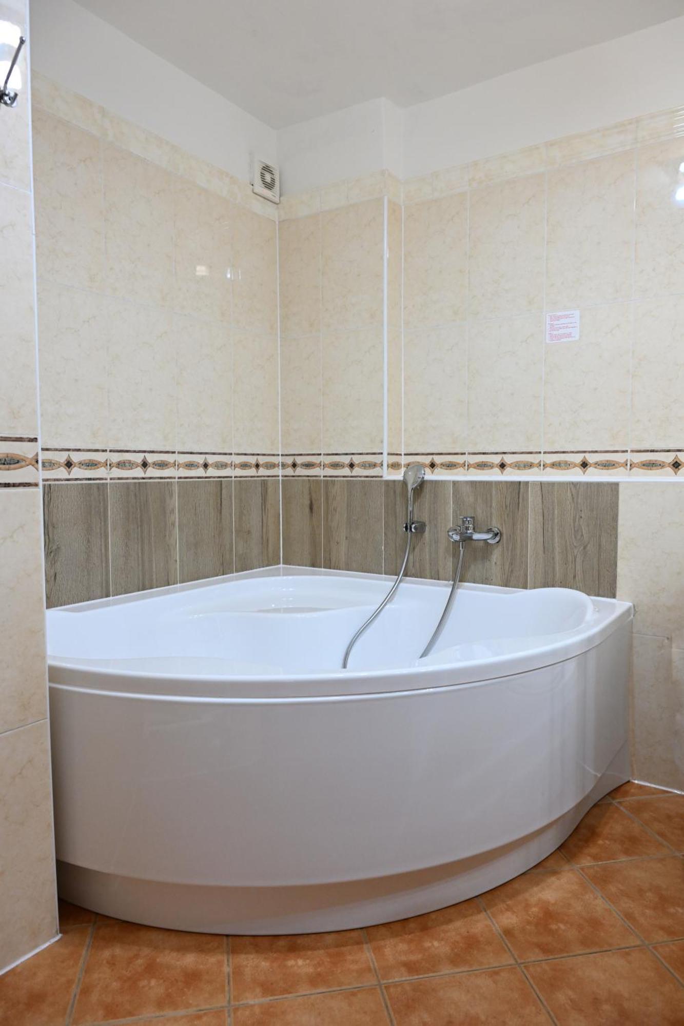 Hotel Euforia Nova Lesna Ngoại thất bức ảnh